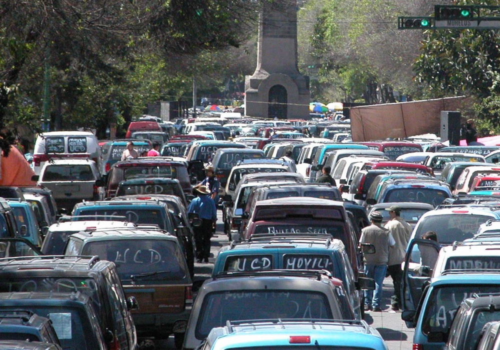 MEXICO, D.F. Regularización de sus autos llamados chocolate.