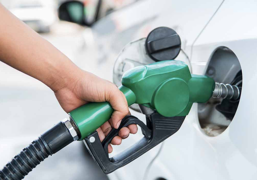 Llenar de más el tanque de gasolina podría dañar tu auto