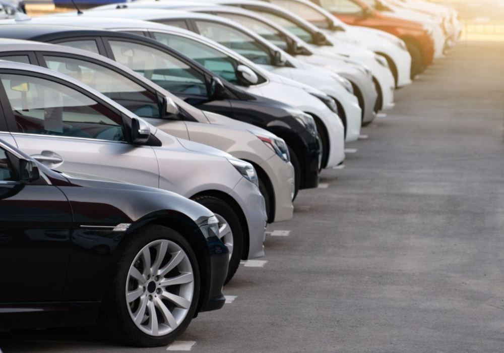 Disminuyen ventas de autos ligeros 0.9% en abril en México