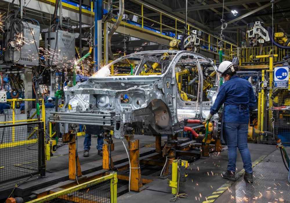 Ensamble de autos cayó 6.6% durante abril del 2022