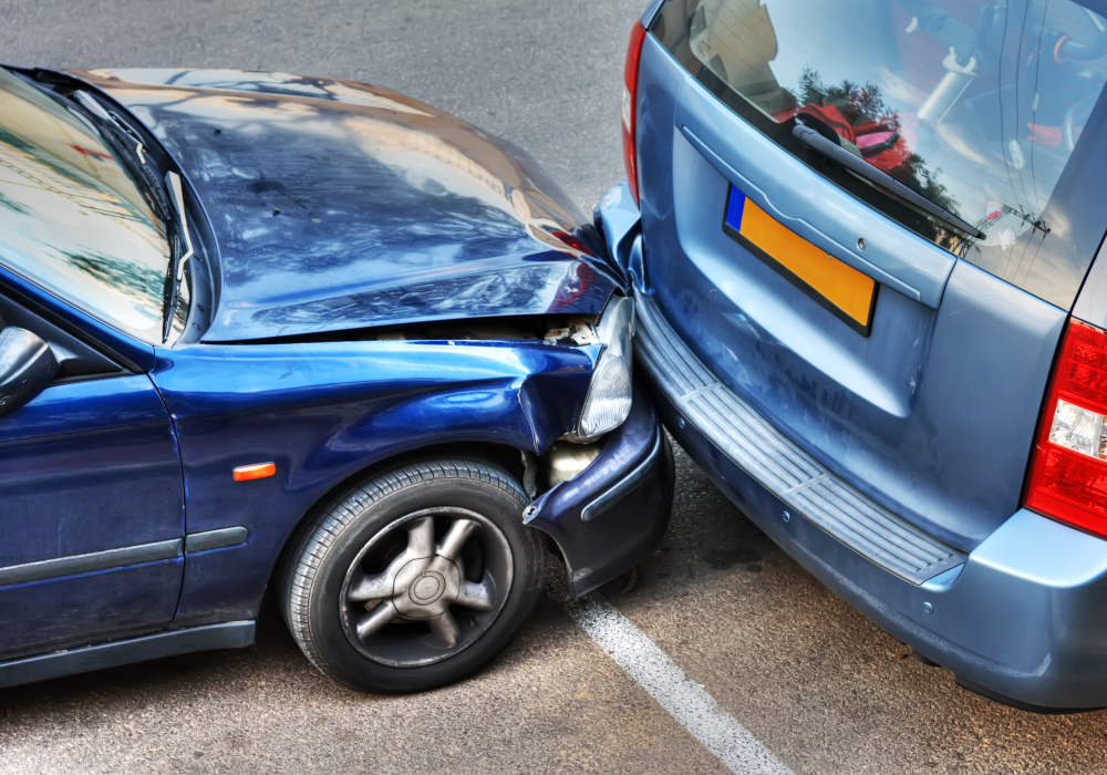 Si chocaron mi auto estacionado, ¿qué debo hacer?