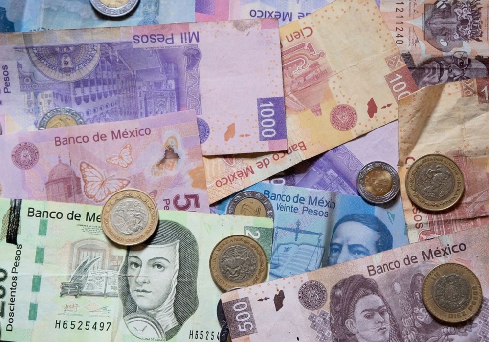 Peso mexicano avanza levemente a la espera de datos económicos clave