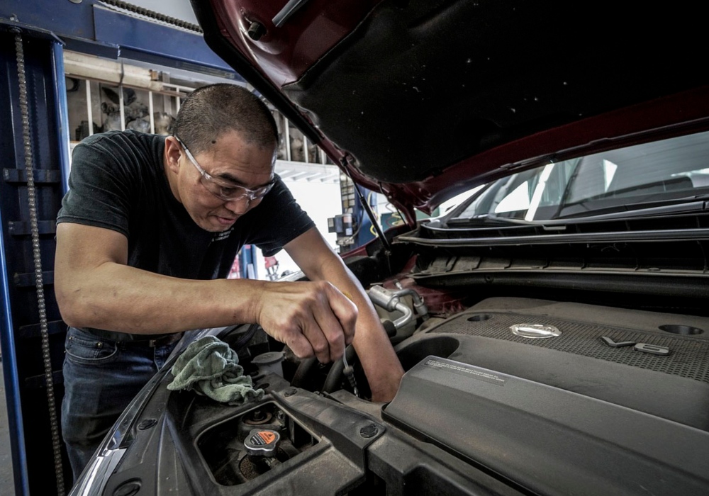 Qué considerar antes de llevar tu auto al servicio