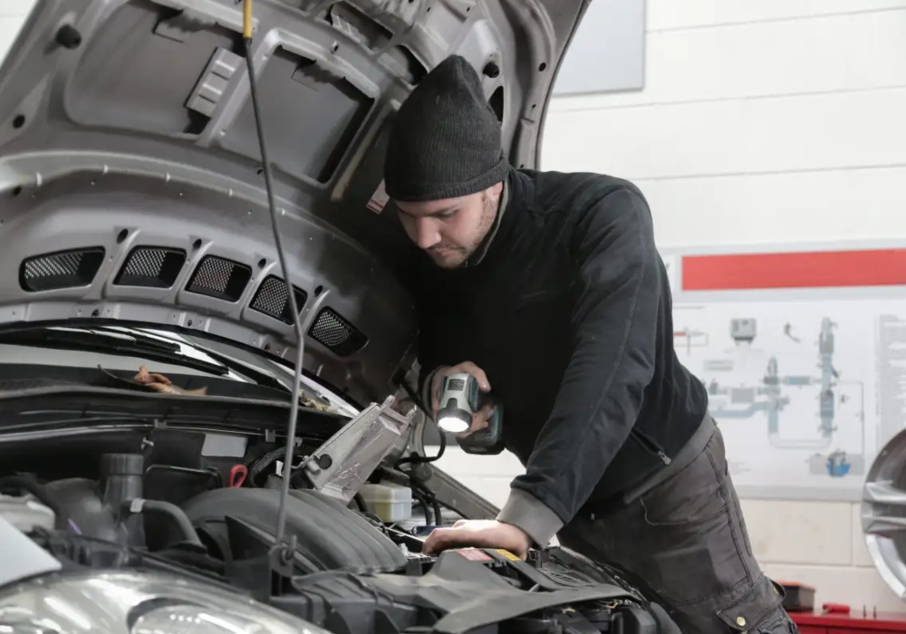 Qué considerar antes de llevar tu auto al servicio