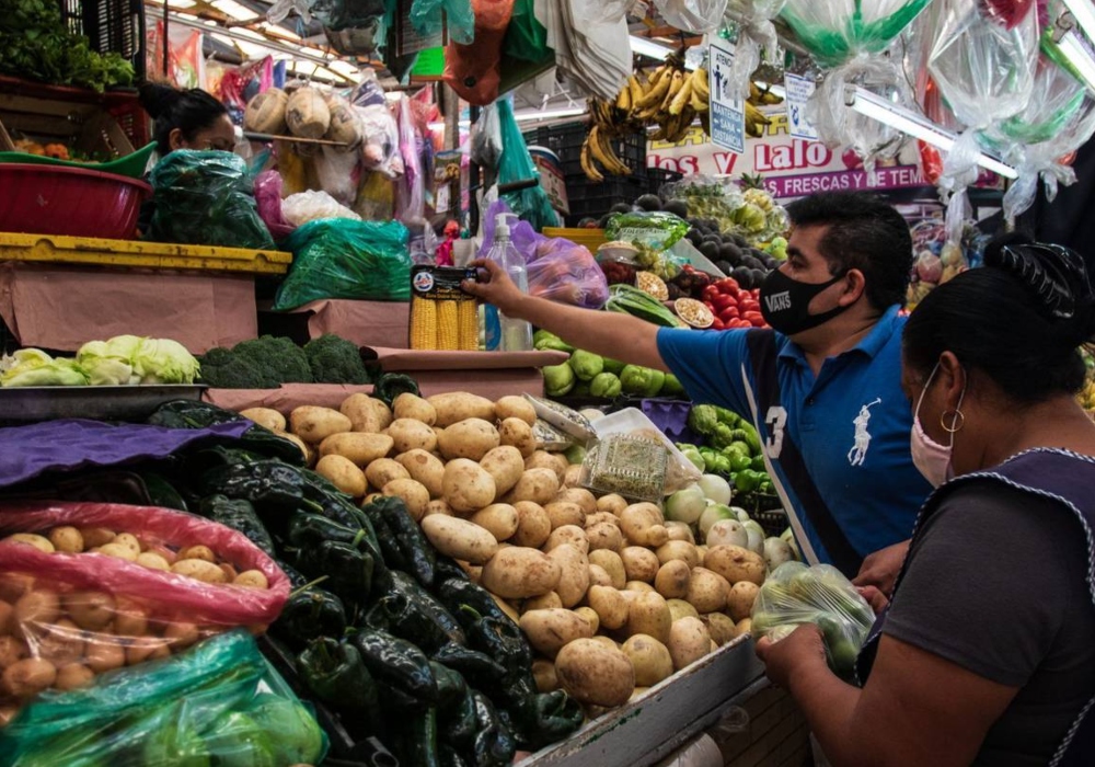 Inflación ‘desacelera’ en octubre; alimentos la ‘devoran’