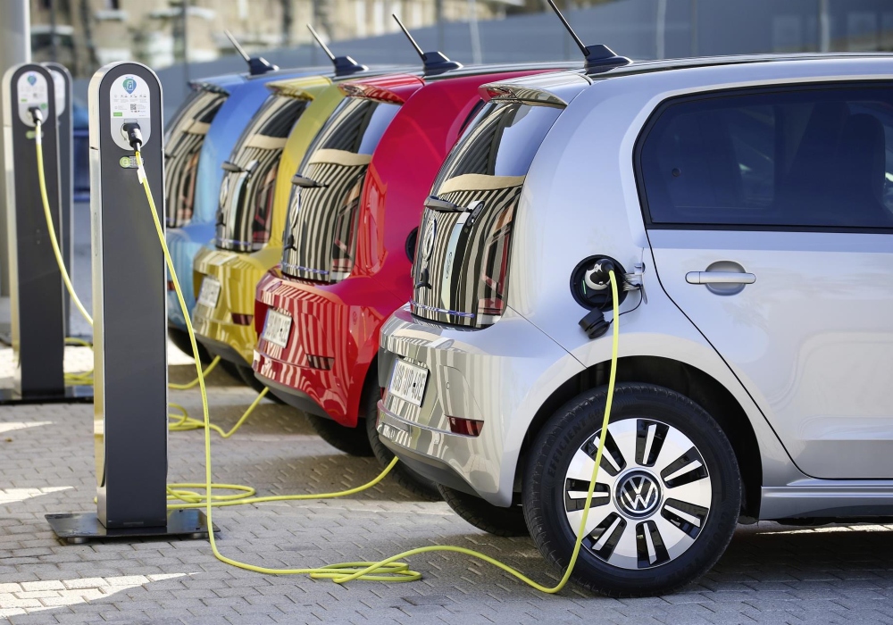 Venta de vehículos eléctricos en la UE marca récord en 2022 con 12% de los autos nuevos