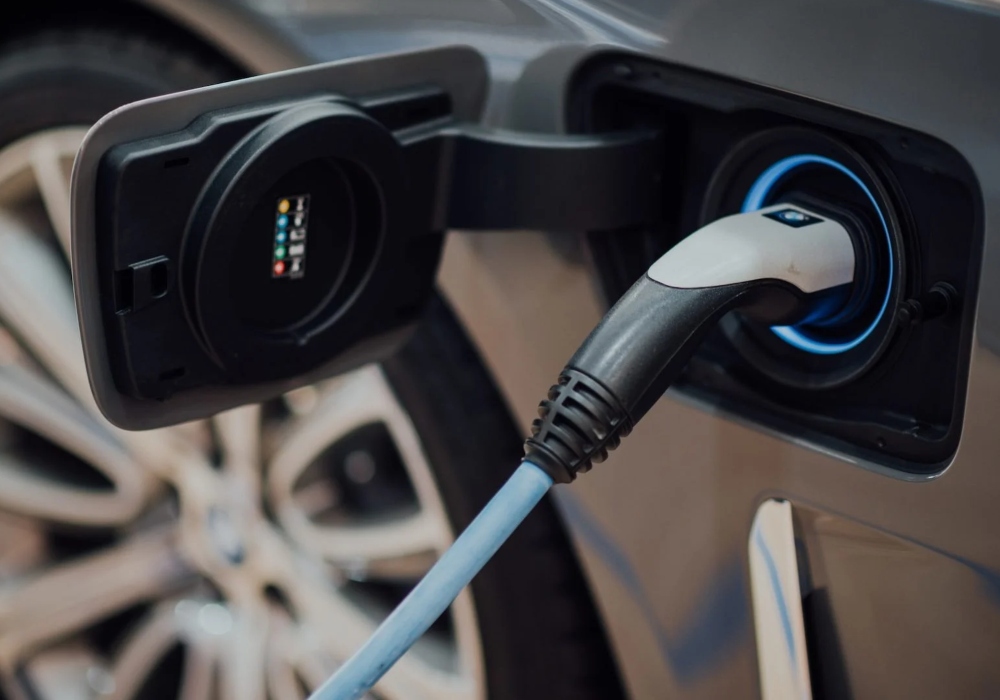 Prevén que la fabricación de autos eléctricos se duplique