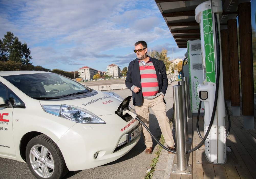 Crece demanda de autos eléctricos e híbridos